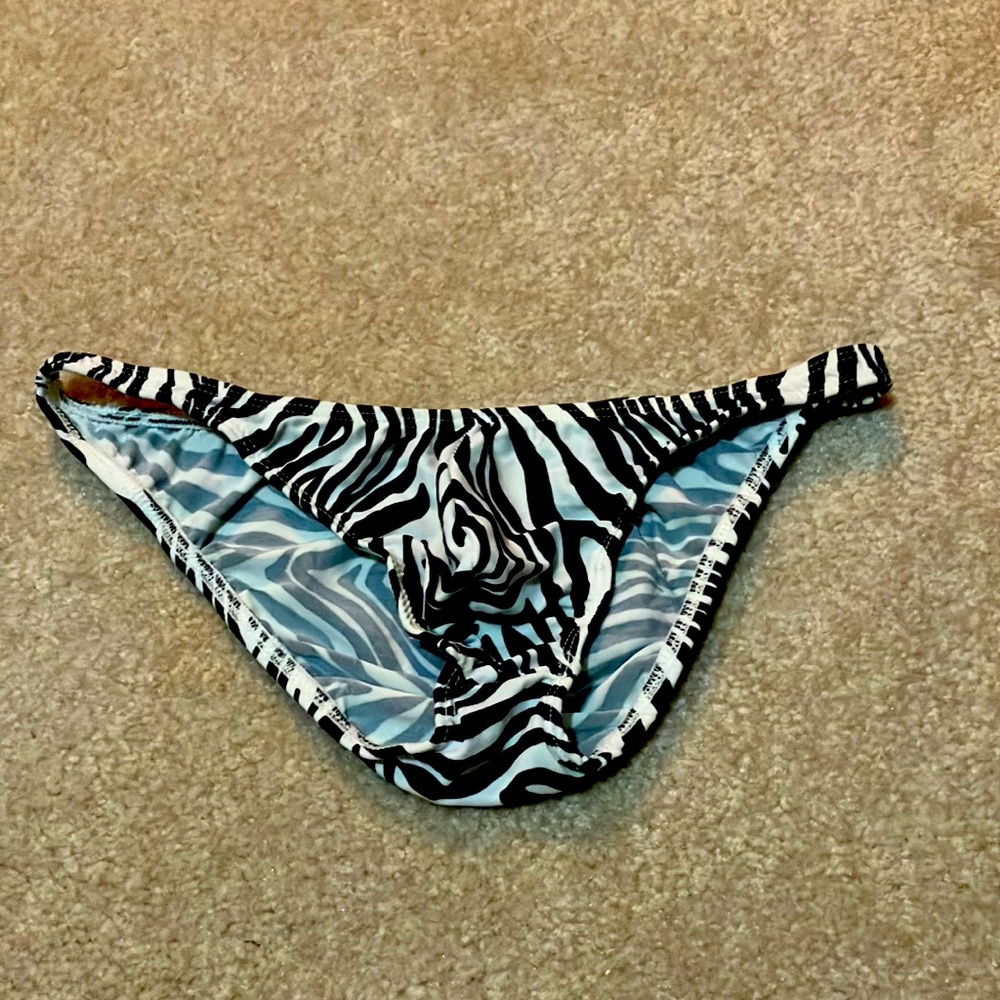 Men’s sexy little bikini bulge panties 💕